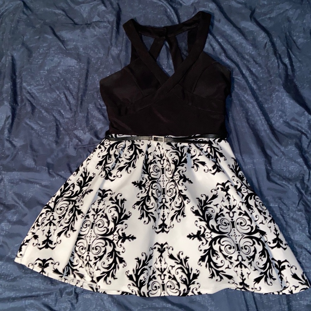 Black and white floral dress with attached belt. Homecoming/cocktail dress.